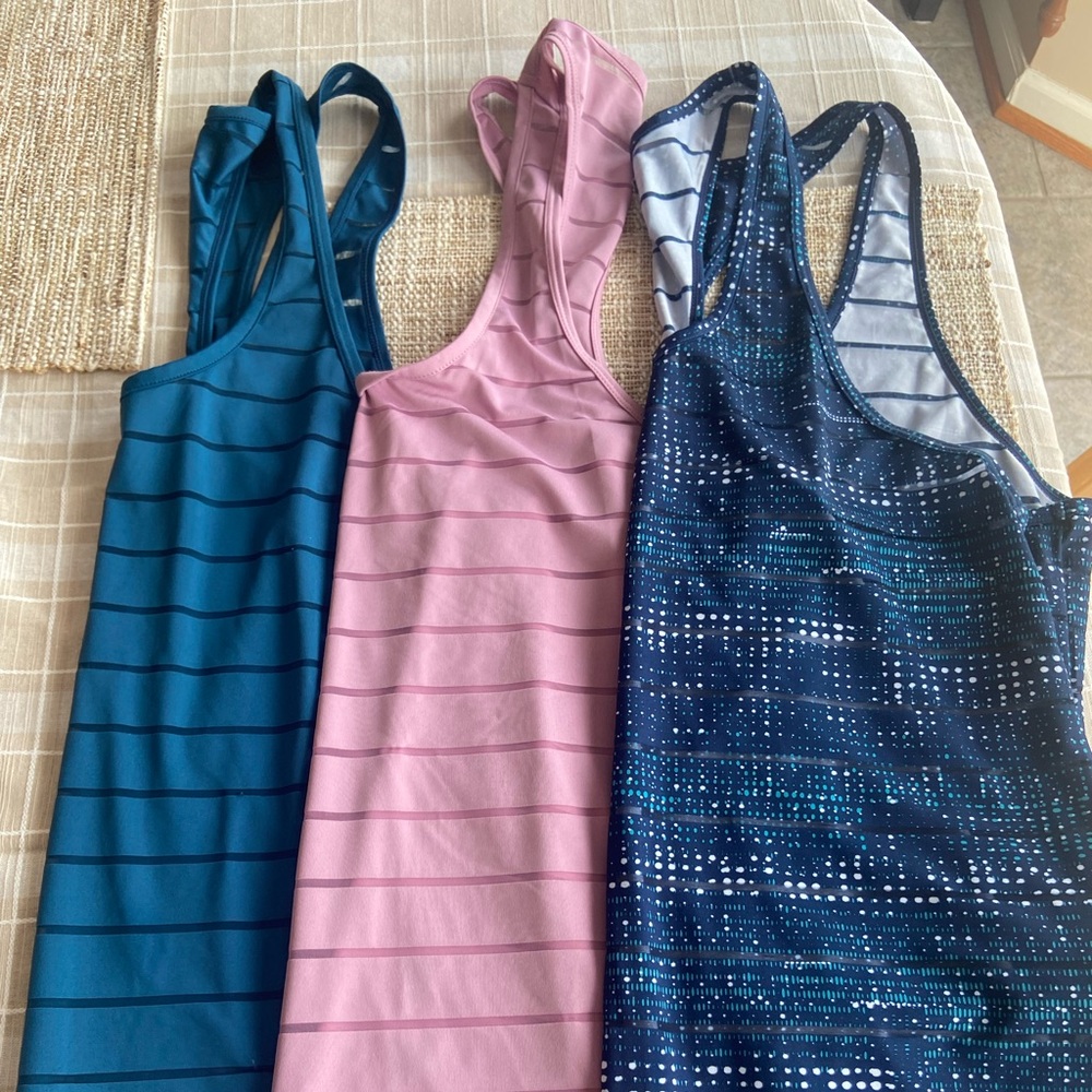 Zyia Havana tanks- like new! Large